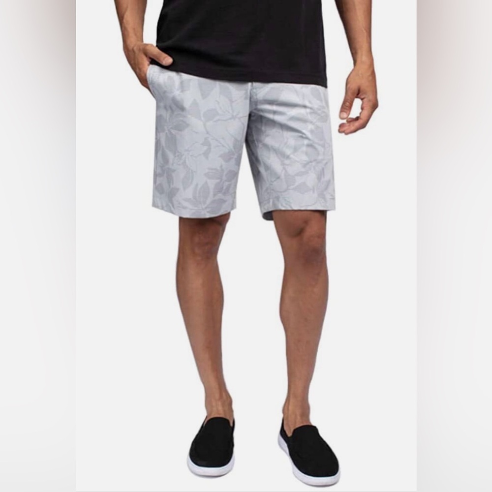 TravisMathew Men's Haole Boy Shorts Heather Microchip